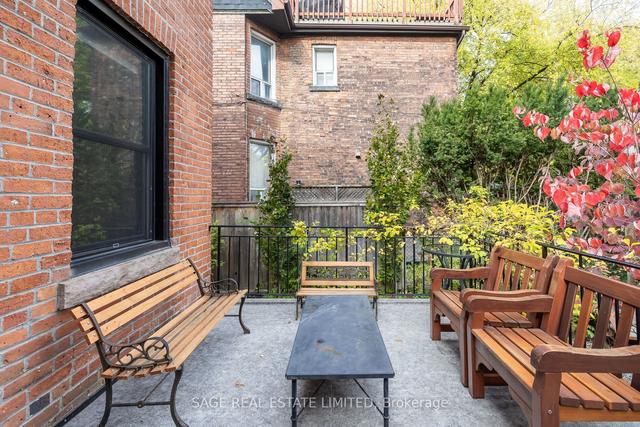 927 Bathurst St, House semidetached with 3 bedrooms, 2 bathrooms and 2 parking in Toronto ON | Image 13