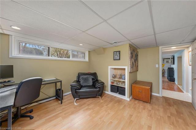 945 Hollands Avenue, House detached with 4 bedrooms, 2 bathrooms and null parking in Sarnia ON | Image 21