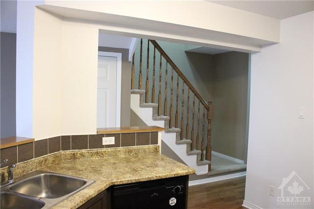 421 Dusk Private, Townhouse with 3 bedrooms, 3 bathrooms and 2 parking in Ottawa ON | Image 8