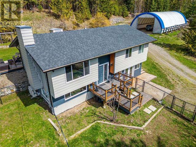 6823 Charleson Road, House detached with 4 bedrooms, 2 bathrooms and null parking in Columbia Shuswap F BC | Image 1