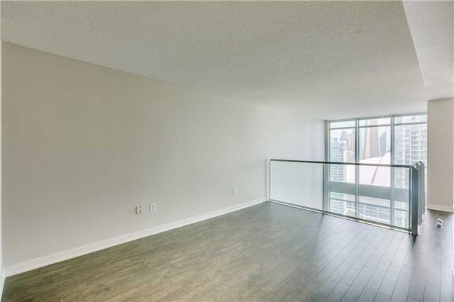 3708 - 15 Fort York Blvd, Condo with 2 bedrooms, 2 bathrooms and 1 parking in Toronto ON | Image 9