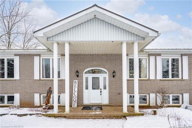 7539 Sideroad 7 Road E, House detached with 5 bedrooms, 2 bathrooms and null parking in Wellington North ON | Image 4