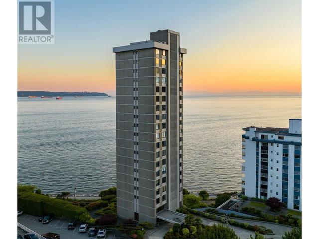 1501 - 2240 Bellevue Avenue, Condo with 3 bedrooms, 3 bathrooms and 2 parking in West Vancouver BC | Image 1