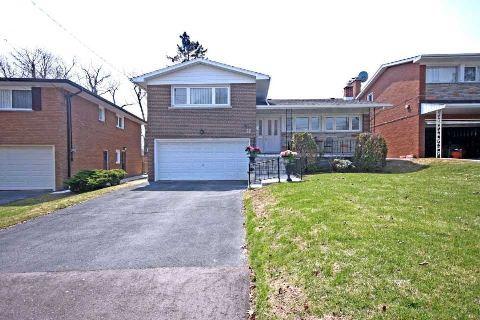 32 Felicity Dr, House detached with 4 bedrooms, 4 bathrooms and 4 parking in Toronto ON | Image 2