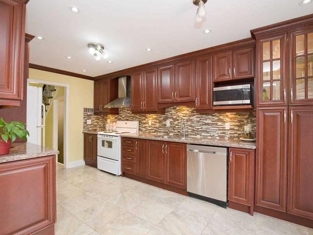 84 Stanwell Dr, House detached with 3 bedrooms, 4 bathrooms and 5 parking in Brampton ON | Image 4