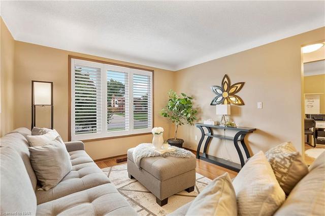 22 Via Dell Monte Drive, House detached with 3 bedrooms, 2 bathrooms and 5 parking in St. Catharines ON | Image 6