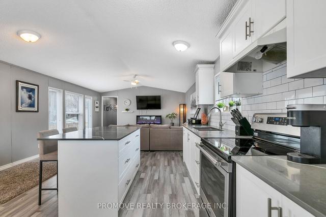 11 Pine Lane, Condo with 3 bedrooms, 2 bathrooms and 3 parking in Puslinch ON | Image 9