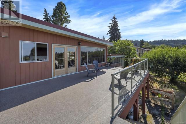 1501 Adelaide St, House detached with 5 bedrooms, 2 bathrooms and 2 parking in North Cowichan BC | Image 4