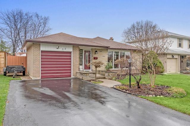 32 Durham Cres, House detached with 3 bedrooms, 2 bathrooms and 5 parking in Brampton ON | Image 1
