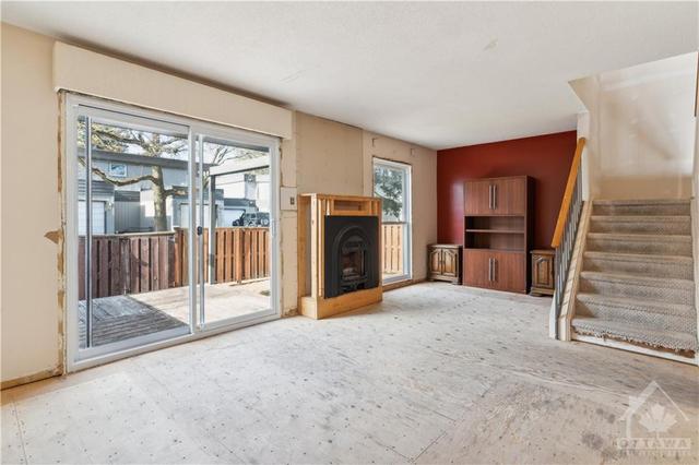 71 Compata Way, Townhouse with 4 bedrooms, 2 bathrooms and 2 parking in Ottawa ON | Image 7