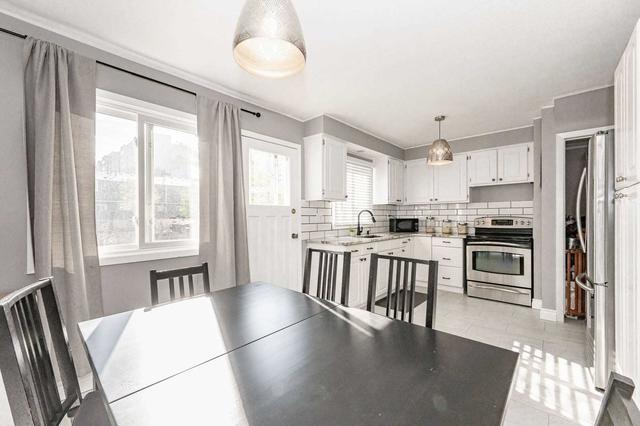 50 Riverdale Dr, Townhouse with 3 bedrooms, 2 bathrooms and 1 parking in Hamilton ON | Image 8