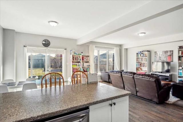 21 Lowry Crt, House detached with 3 bedrooms, 3 bathrooms and 6 parking in Barrie ON | Image 3