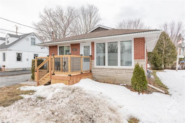 212 Jack Street, House detached with 3 bedrooms, 1 bathrooms and 5 parking in North Grenville ON | Image 2