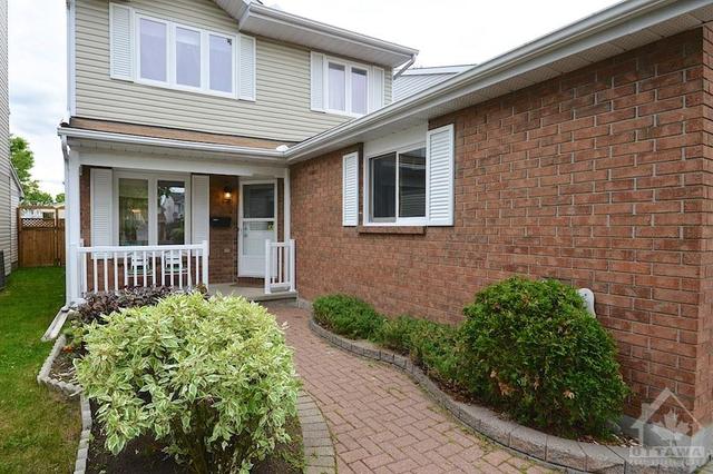 42 Saddle Crescent, House detached with 3 bedrooms, 4 bathrooms and 3 parking in Ottawa ON | Image 3