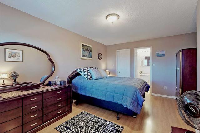 55 Cobbler Cres, House detached with 3 bedrooms, 4 bathrooms and 6 parking in Markham ON | Image 3