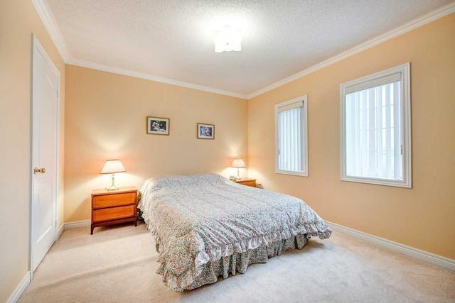 251 Mcbride Cres, House detached with 4 bedrooms, 3 bathrooms and 4 parking in Newmarket ON | Image 19