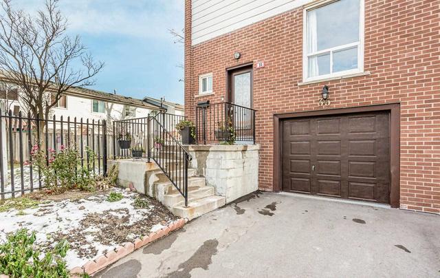 35 - 7406 Darcel Ave, Townhouse with 3 bedrooms, 3 bathrooms and 3 parking in Mississauga ON | Image 34
