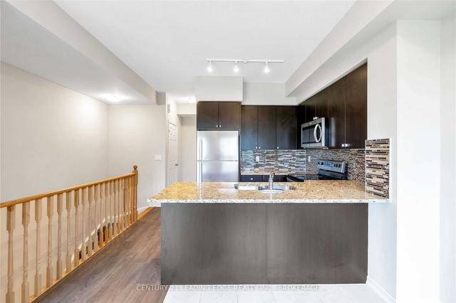 365 - 515 Kingbird Grve, House attached with 2 bedrooms, 3 bathrooms and 1 parking in Toronto ON | Image 2
