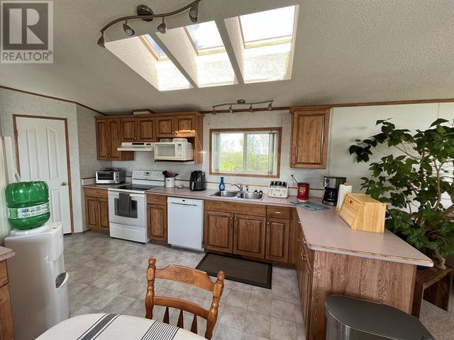92018 Range Road 223, House other with 2 bedrooms, 2 bathrooms and 20 parking in Lethbridge County AB | Image 5