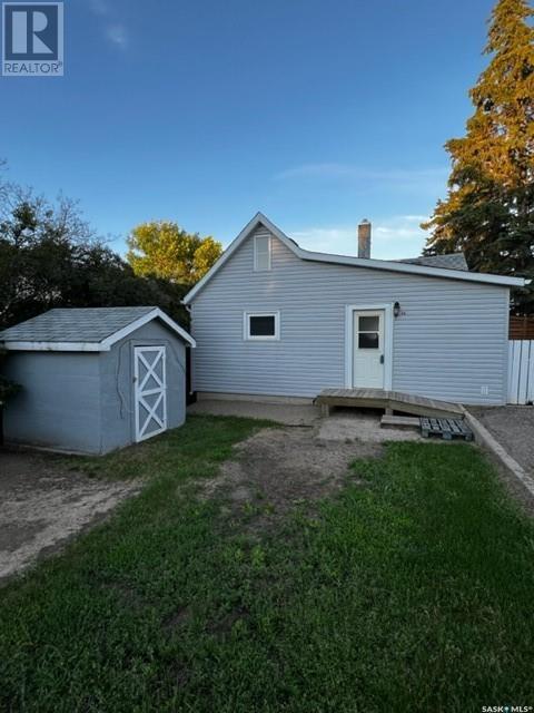 68 9th Avenue Ne, House detached with 2 bedrooms, 1 bathrooms and null parking in Swift Current SK | Card Image