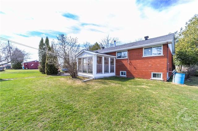 120 Route 25 Route, House detached with 3 bedrooms, 1 bathrooms and 10 parking in Alfred and Plantagenet ON | Image 2