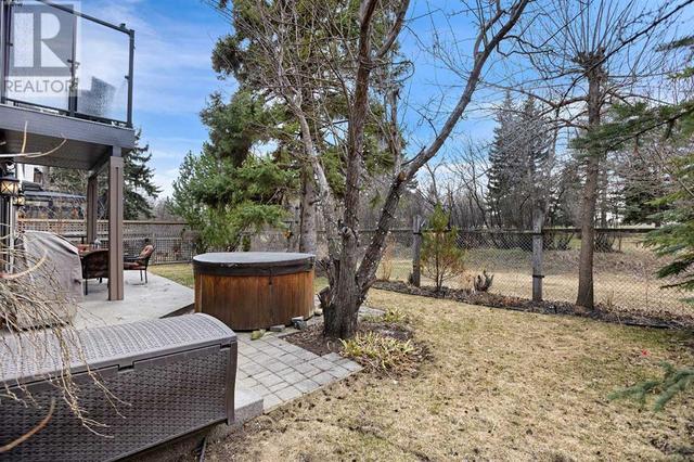 19 Windsor Crescent Sw, House detached with 4 bedrooms, 4 bathrooms and 2 parking in Calgary AB | Image 47