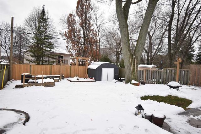 915 Brimorton Dr, House detached with 3 bedrooms, 2 bathrooms and 2 parking in Toronto ON | Image 17