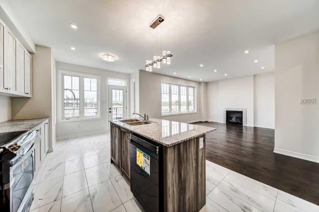 50 Suttonrail Way, House detached with 5 bedrooms, 5 bathrooms and 6 parking in Whitchurch Stouffville ON | Image 2