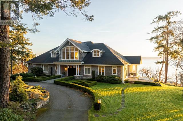 2600 Queenswood Dr, House detached with 5 bedrooms, 7 bathrooms and 10 parking in Saanich BC | Image 20