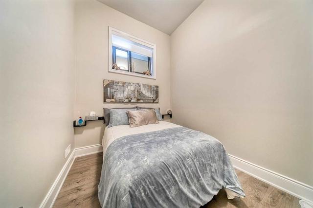 27a Marquette Ave, House semidetached with 4 bedrooms, 4 bathrooms and 2 parking in Toronto ON | Image 18