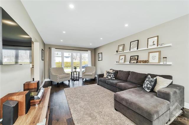 58 Southpark Drive, House detached with 3 bedrooms, 3 bathrooms and 3 parking in Ottawa ON | Image 6