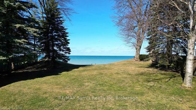 2337 Passingham Dr, House detached with 3 bedrooms, 2 bathrooms and 8 parking in Sarnia ON | Image 34