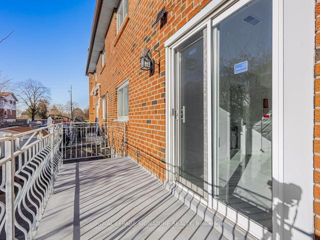 51 Wedge Crt, House semidetached with 3 bedrooms, 2 bathrooms and 4 parking in Toronto ON | Image 30