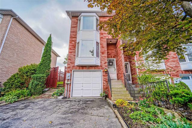 75 William Curtis Circ, Townhouse with 3 bedrooms, 2 bathrooms and 3 parking in Newmarket ON | Card Image