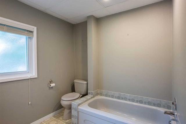 836 Hilliard St, House detached with 2 bedrooms, 2 bathrooms and 3 parking in Peterborough ON | Image 6