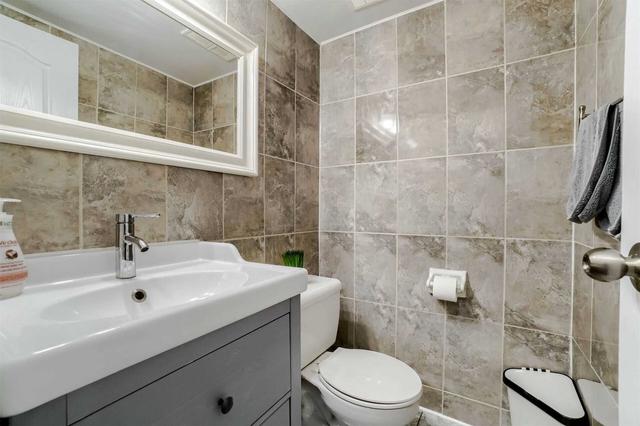 142 - 2 Valhalla Inn Rd, Condo with 3 bedrooms, 3 bathrooms and 1 parking in Toronto ON | Image 10
