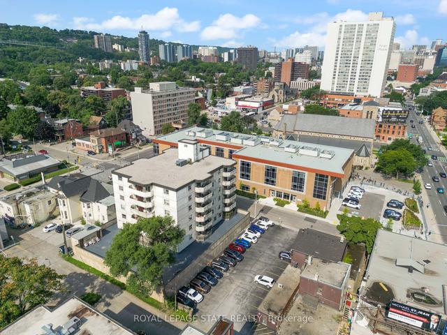 304 - 21 East Ave S, Condo with 2 bedrooms, 2 bathrooms and 2 parking in Hamilton ON | Image 23