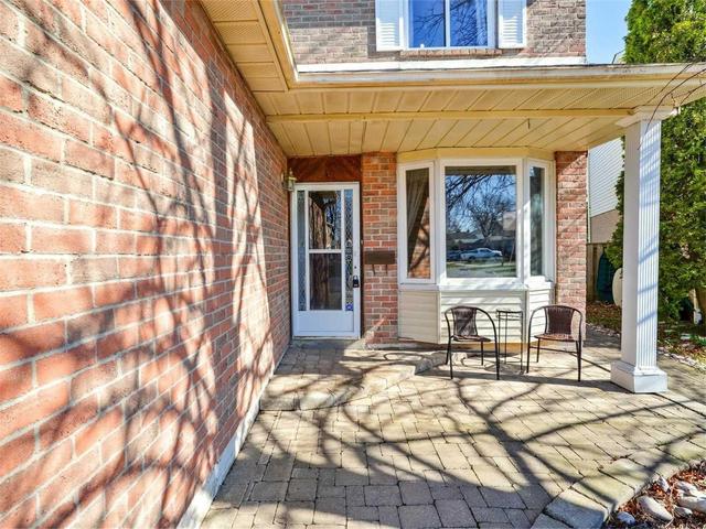 3168 Mccarron Cres, House detached with 3 bedrooms, 2 bathrooms and 4 parking in Mississauga ON | Image 3