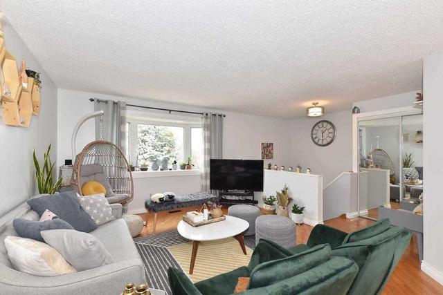 102 Comrie Terr, House detached with 2 bedrooms, 2 bathrooms and 2 parking in Toronto ON | Image 29