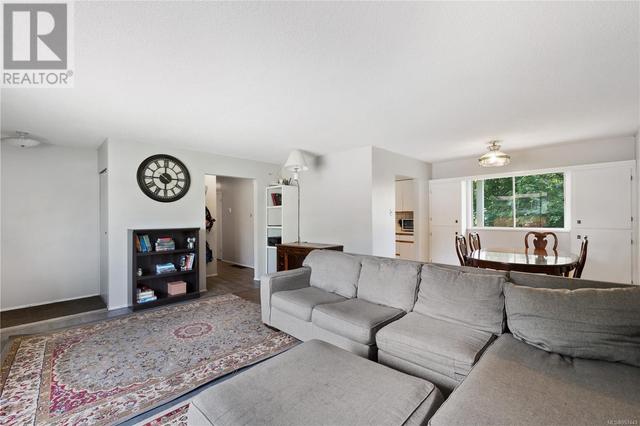1841 Robb Ave, House detached with 4 bedrooms, 2 bathrooms and 3 parking in Comox BC | Image 4