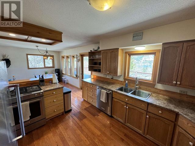 1414 Paxton Road, House detached with 5 bedrooms, 2 bathrooms and null parking in Williams Lake BC | Image 4