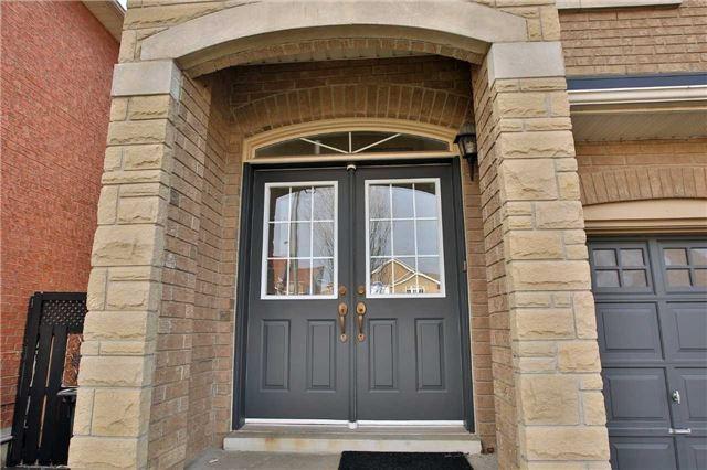 942 Mandolin Pl, House semidetached with 3 bedrooms, 4 bathrooms and 4 parking in Mississauga ON | Image 2