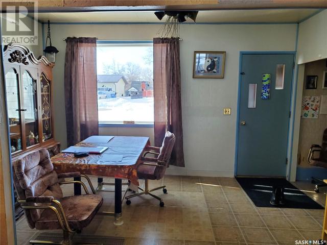 321 1st Street W, House detached with 2 bedrooms, 2 bathrooms and null parking in Ponteix SK | Image 5