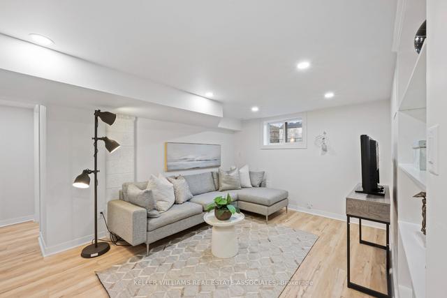 67 East 44th St, House detached with 2 bedrooms, 3 bathrooms and 3 parking in Hamilton ON | Image 10