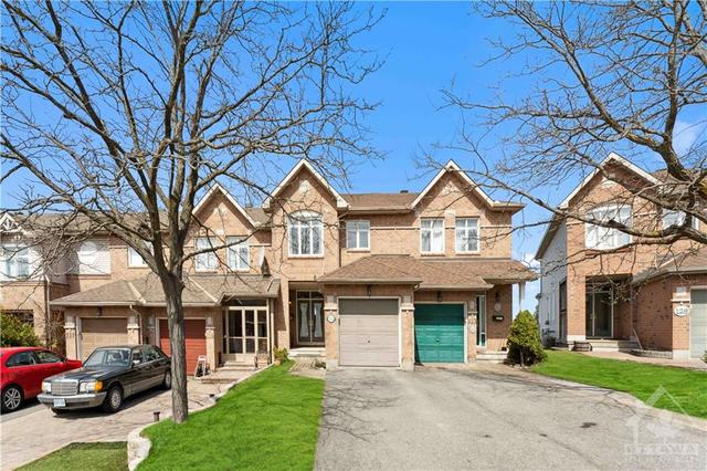 121 Kimberwick Crescent, Townhouse with 3 bedrooms, 3 bathrooms and 3 parking in Ottawa ON | Image 1