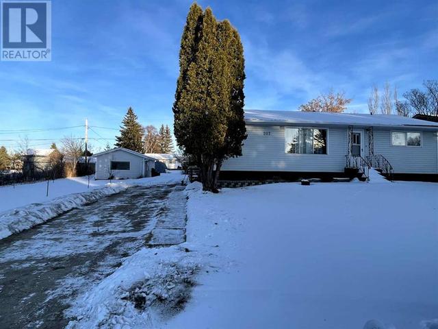 207 6 Avenue, House detached with 3 bedrooms, 1 bathrooms and 4 parking in Paradise Hill SK | Image 9