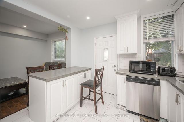 439 Wentworth St N, House detached with 3 bedrooms, 3 bathrooms and 0 parking in Hamilton ON | Image 4