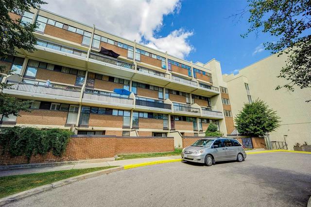 344 - 2 Valhalla Inn Rd, Condo with 3 bedrooms, 3 bathrooms and 1 parking in Toronto ON | Card Image