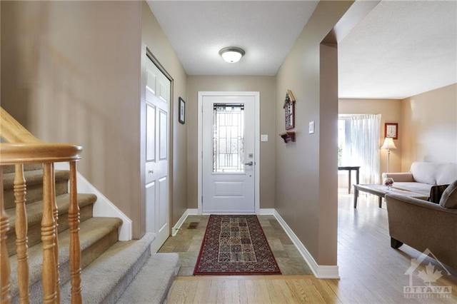 80 Hawk Crescent, House detached with 5 bedrooms, 4 bathrooms and 4 parking in Ottawa ON | Image 3
