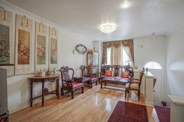 32c Oxford St, House attached with 3 bedrooms, 4 bathrooms and 2 parking in Toronto ON | Image 4